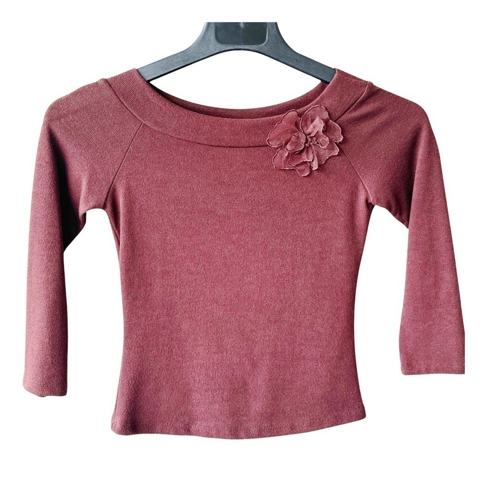 One Heart Wide Crewneck Sweater w/ Flower Embellishment. Brown. Small
